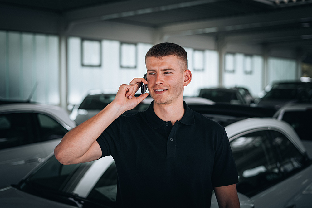 ausbildung-automobilkaufmann-frau