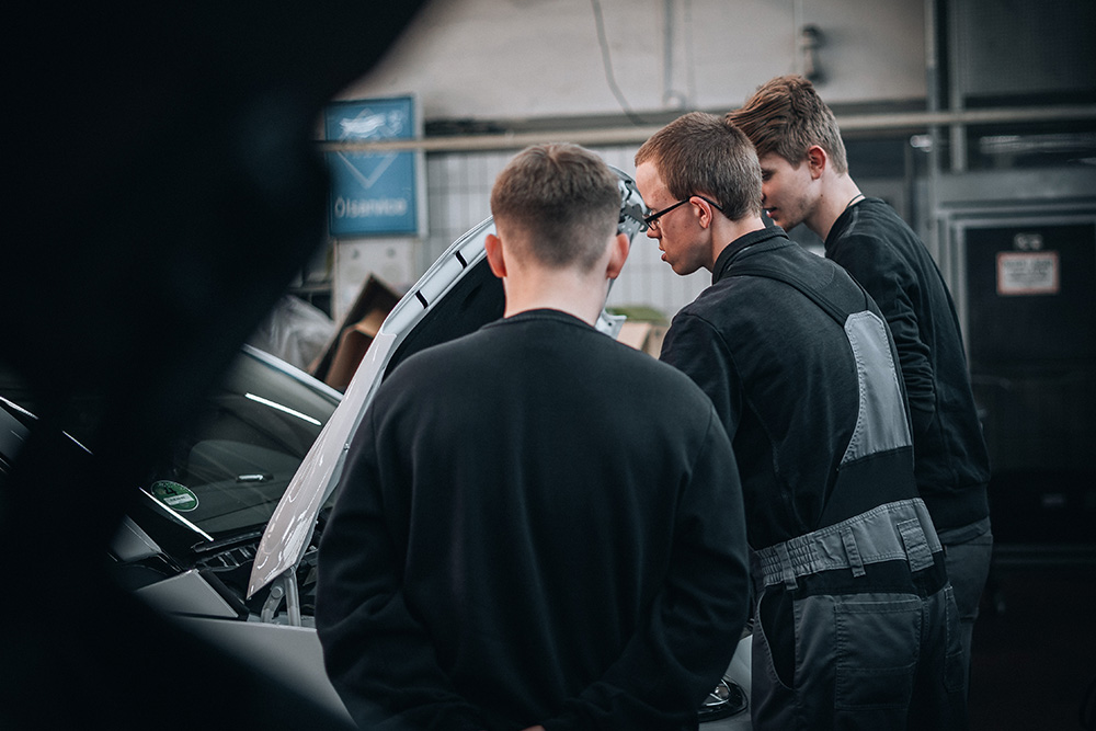 ausbildung-kfz-mechatroniker-in-karosserietechnik
